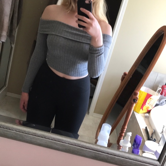 Sirens Off the Shoulder Grey Top - Picture 2 of 4